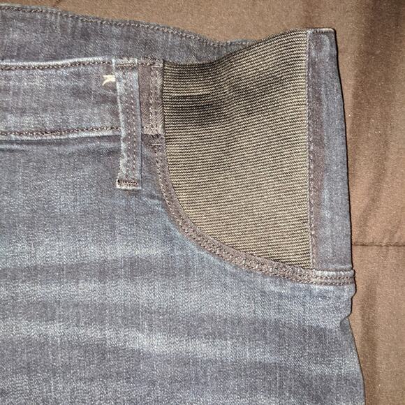 Isabel Maternity by Ingrid & Isabel Bermuda Shorts + Side Panels Size 16 - Picture 7 of 14